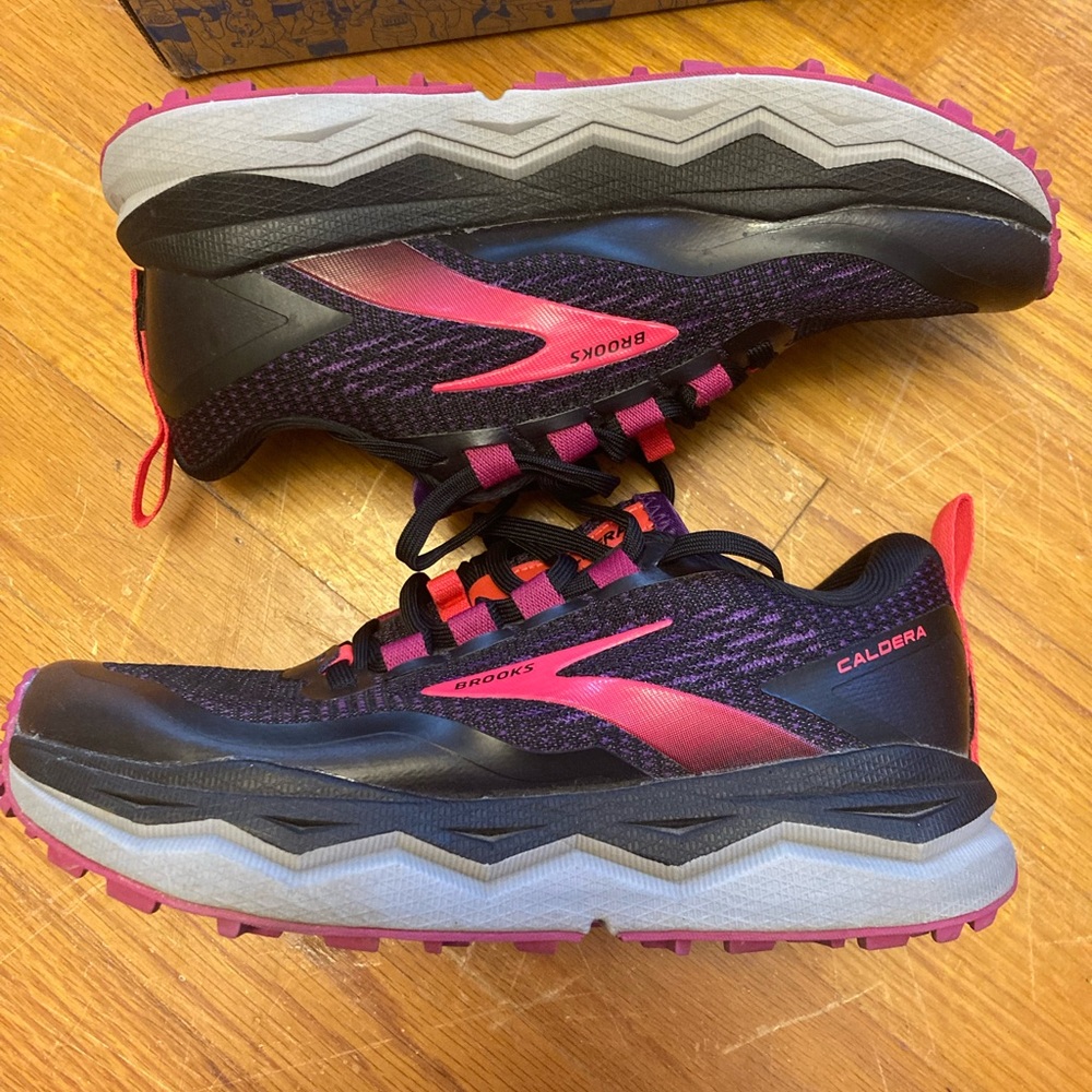 Brooks - caldera size 5 women’s